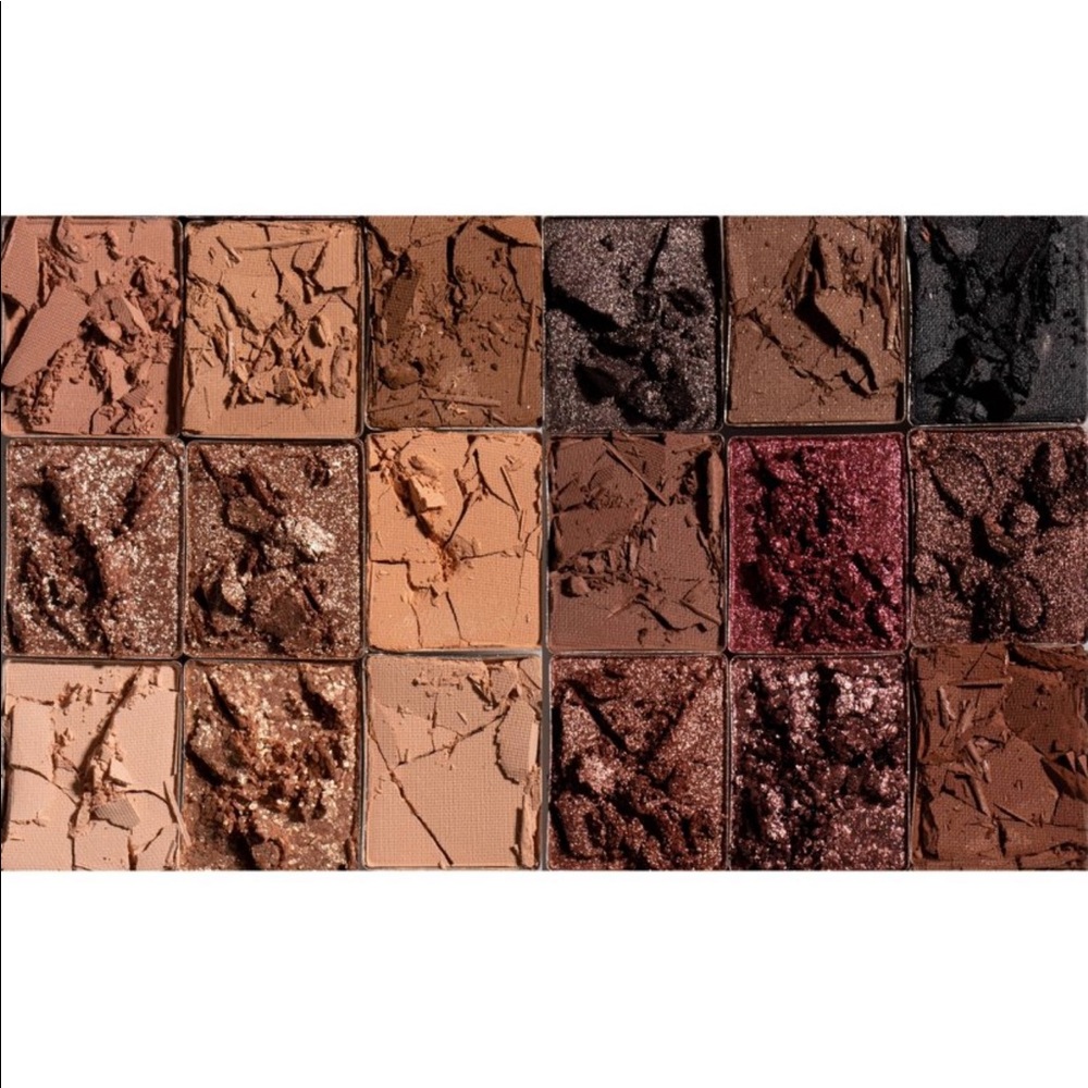 L.A. Girl Holiday Eyeshadow Palette - Holi Slay - Picture 4 of 6